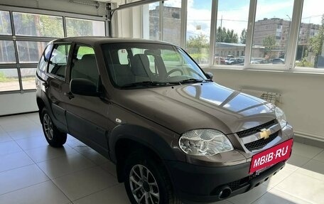 Chevrolet Niva I рестайлинг, 2019 год, 750 000 рублей, 3 фотография