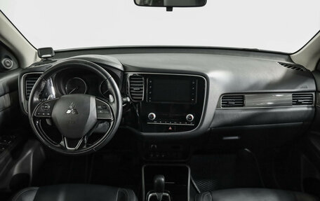 Mitsubishi Outlander III рестайлинг 3, 2020 год, 2 049 000 рублей, 10 фотография