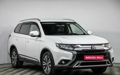 Mitsubishi Outlander III рестайлинг 3, 2020 год, 2 049 000 рублей, 3 фотография