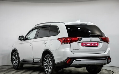 Mitsubishi Outlander III рестайлинг 3, 2020 год, 2 049 000 рублей, 7 фотография