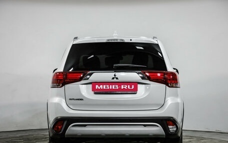 Mitsubishi Outlander III рестайлинг 3, 2020 год, 2 049 000 рублей, 6 фотография