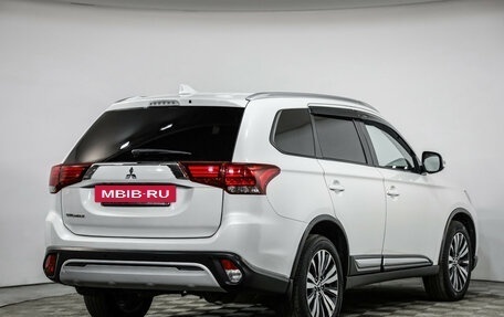 Mitsubishi Outlander III рестайлинг 3, 2020 год, 2 049 000 рублей, 5 фотография