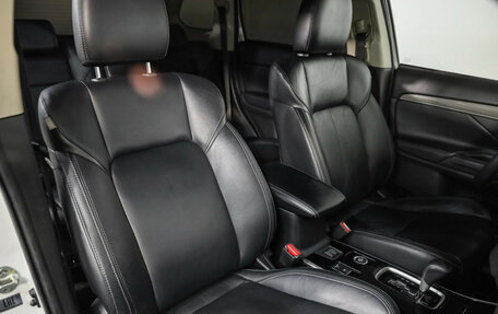 Mitsubishi Outlander III рестайлинг 3, 2020 год, 2 049 000 рублей, 25 фотография
