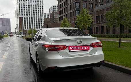 Toyota Camry, 2018 год, 2 390 000 рублей, 2 фотография