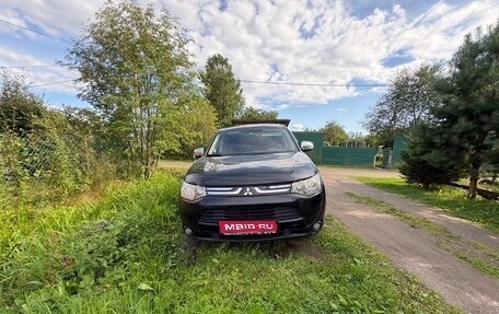 Mitsubishi Outlander III рестайлинг 3, 2012 год, 880 000 рублей, 1 фотография