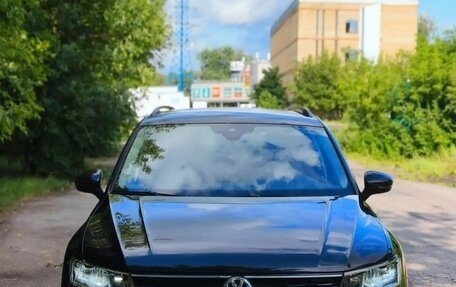 Volkswagen Tiguan II, 2020 год, 2 690 000 рублей, 2 фотография