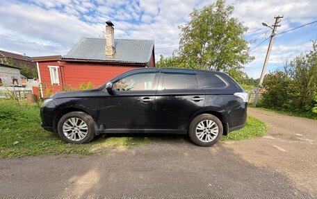 Mitsubishi Outlander III рестайлинг 3, 2012 год, 880 000 рублей, 2 фотография