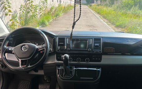 Volkswagen Multivan T6 рестайлинг, 2016 год, 3 920 000 рублей, 8 фотография