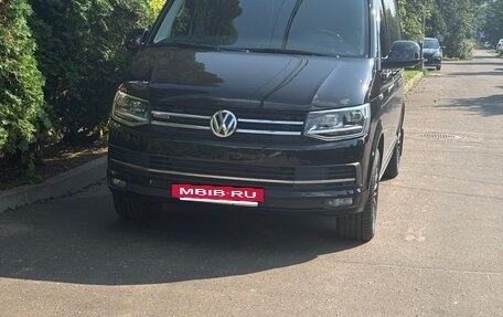Volkswagen Multivan T6 рестайлинг, 2016 год, 3 920 000 рублей, 2 фотография