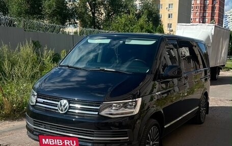 Volkswagen Multivan T6 рестайлинг, 2016 год, 3 920 000 рублей, 13 фотография