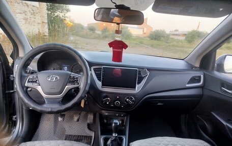 Hyundai Solaris II рестайлинг, 2017 год, 1 050 000 рублей, 3 фотография