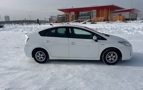Toyota Prius, 2011 год, 820 000 рублей, 2 фотография