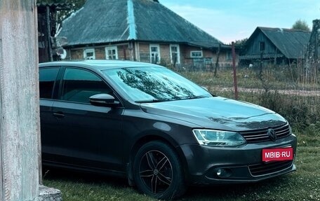 Volkswagen Jetta VI, 2013 год, 920 000 рублей, 1 фотография
