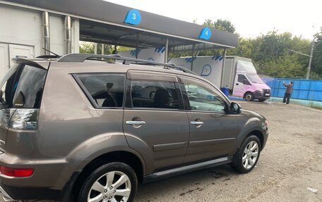 Mitsubishi Outlander III рестайлинг 3, 2011 год, 1 200 000 рублей, 9 фотография