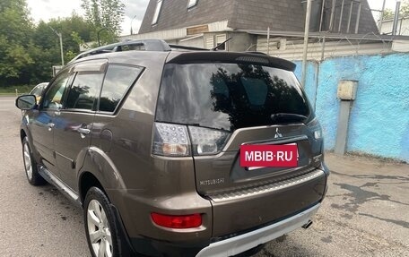 Mitsubishi Outlander III рестайлинг 3, 2011 год, 1 200 000 рублей, 15 фотография
