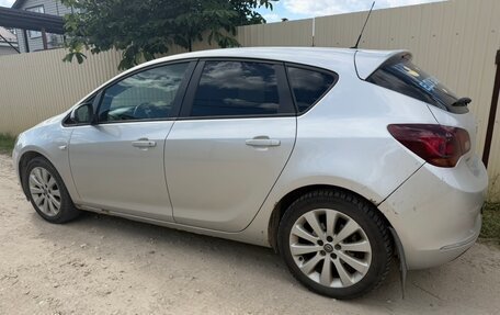 Opel Astra J, 2013 год, 420 000 рублей, 2 фотография