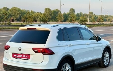 Volkswagen Tiguan II, 2017 год, 2 245 000 рублей, 3 фотография
