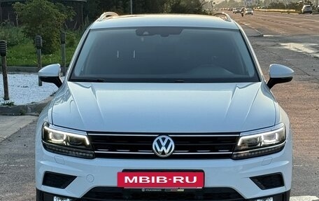 Volkswagen Tiguan II, 2017 год, 2 245 000 рублей, 2 фотография