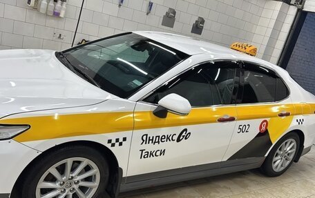 Toyota Camry, 2021 год, 2 200 000 рублей, 4 фотография