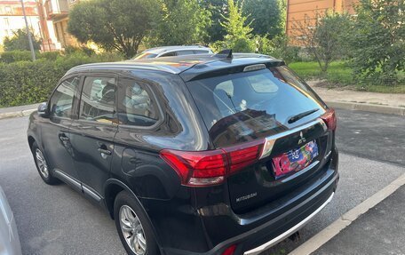 Mitsubishi Outlander III рестайлинг 3, 2018 год, 1 490 000 рублей, 3 фотография