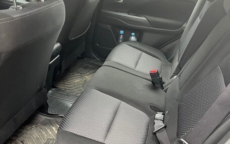 Mitsubishi Outlander III рестайлинг 3, 2018 год, 1 490 000 рублей, 10 фотография