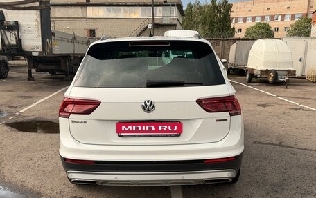 Volkswagen Tiguan II, 2018 год, 2 600 000 рублей, 3 фотография