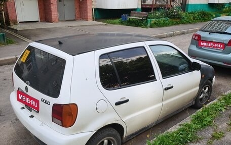 Volkswagen Polo III рестайлинг, 1998 год, 115 000 рублей, 4 фотография