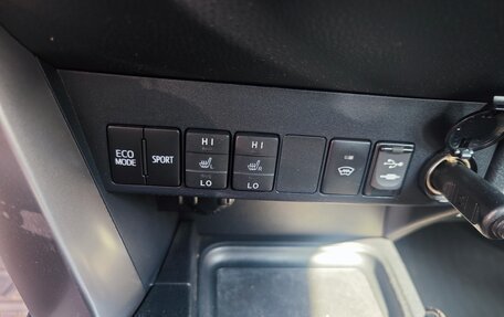 Toyota RAV4, 2016 год, 2 550 000 рублей, 10 фотография