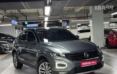 Volkswagen T-Roc I, 2021 год, 1 799 000 рублей, 1 фотография