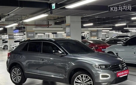Volkswagen T-Roc I, 2021 год, 1 799 000 рублей, 4 фотография