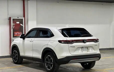 Honda Vezel, 2023 год, 1 820 000 рублей, 4 фотография