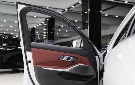 BMW 3 серия, 2023 год, 2 690 000 рублей, 15 фотография