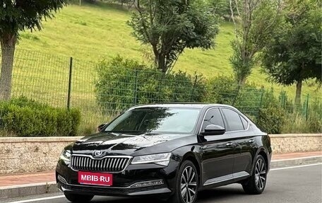 Skoda Superb III рестайлинг, 2023 год, 2 260 000 рублей, 1 фотография