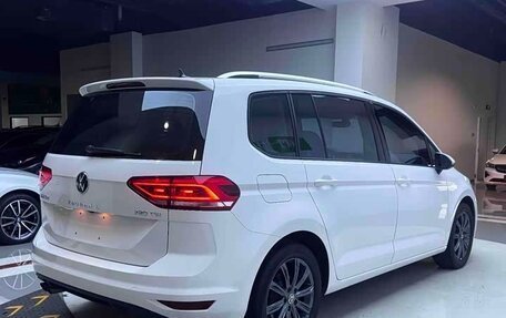 Volkswagen Touran III, 2022 год, 1 770 000 рублей, 6 фотография
