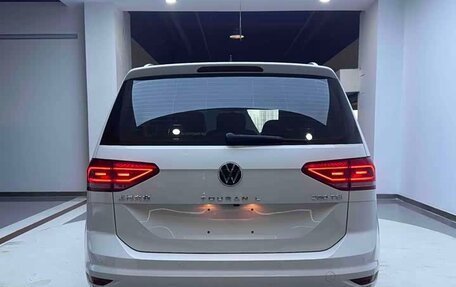 Volkswagen Touran III, 2022 год, 1 770 000 рублей, 5 фотография