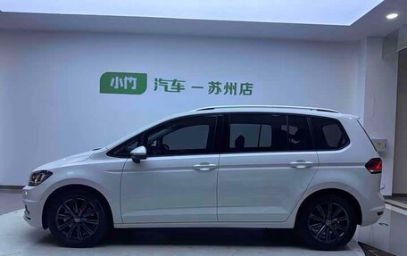 Volkswagen Touran III, 2022 год, 1 770 000 рублей, 7 фотография