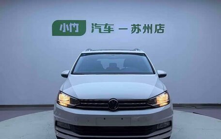 Volkswagen Touran III, 2022 год, 1 770 000 рублей, 2 фотография