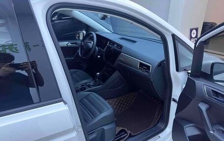 Volkswagen Touran III, 2022 год, 1 770 000 рублей, 10 фотография