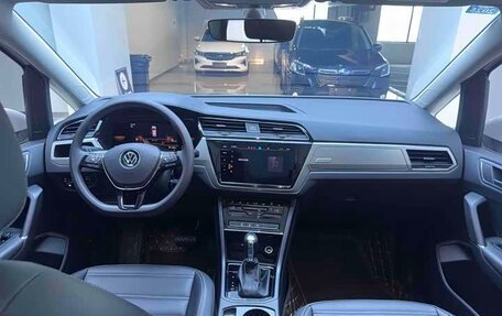 Volkswagen Touran III, 2022 год, 1 770 000 рублей, 19 фотография