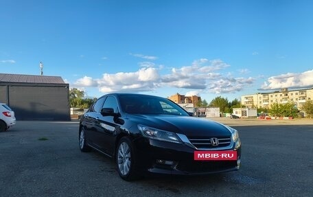 Honda Accord IX рестайлинг, 2013 год, 1 700 000 рублей, 2 фотография