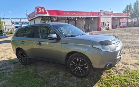 Mitsubishi Outlander III рестайлинг 3, 2013 год, 1 240 000 рублей, 4 фотография