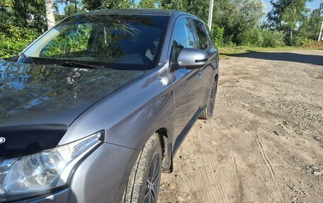 Mitsubishi Outlander III рестайлинг 3, 2013 год, 1 240 000 рублей, 8 фотография