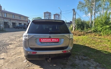 Mitsubishi Outlander III рестайлинг 3, 2013 год, 1 240 000 рублей, 3 фотография