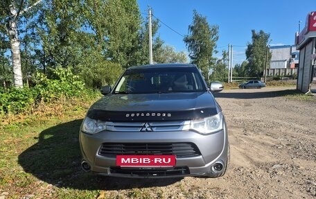 Mitsubishi Outlander III рестайлинг 3, 2013 год, 1 240 000 рублей, 2 фотография