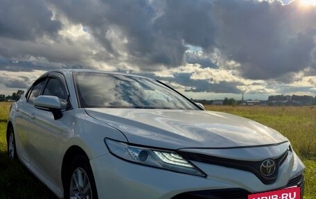 Toyota Camry, 2018 год, 1 650 000 рублей, 2 фотография
