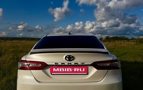 Toyota Camry, 2018 год, 1 650 000 рублей, 6 фотография