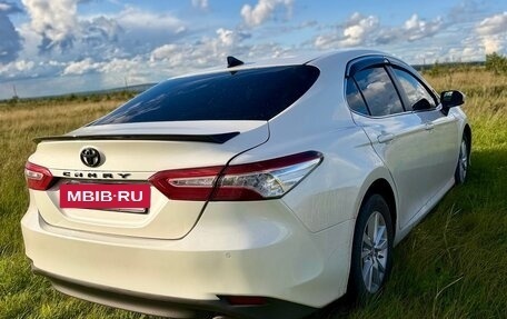 Toyota Camry, 2018 год, 1 650 000 рублей, 5 фотография