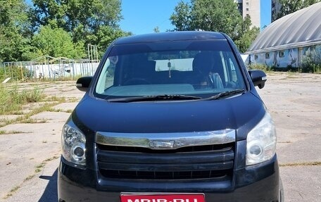 Toyota Noah III, 2008 год, 900 000 рублей, 1 фотография