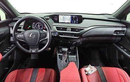 Lexus UX I, 2022 год, 4 850 000 рублей, 8 фотография