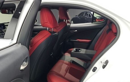 Lexus UX I, 2022 год, 4 850 000 рублей, 16 фотография